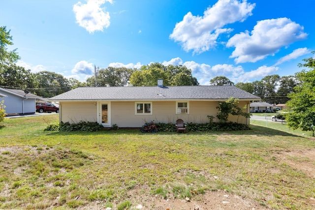 18 Brookfield Dr, Brockton, MA 02302