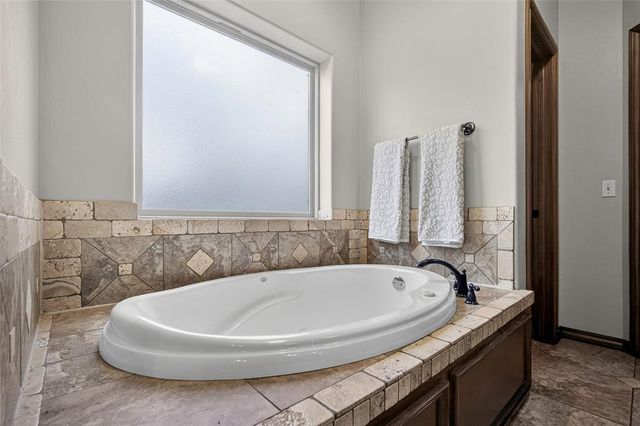 24995 Tanglewood Drive, Blanchard, OK 73010