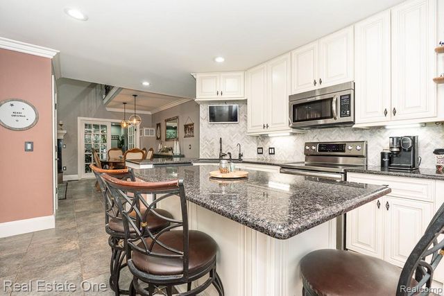 820 Quatro Lane, Leonard Village, MI 48367