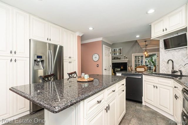 820 Quatro Lane, Leonard Village, MI 48367