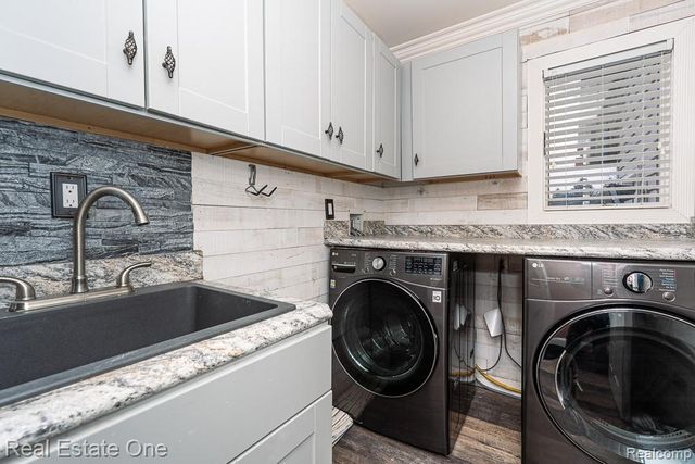 820 Quatro Lane, Leonard Village, MI 48367