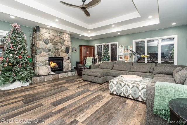 820 Quatro Lane, Leonard Village, MI 48367