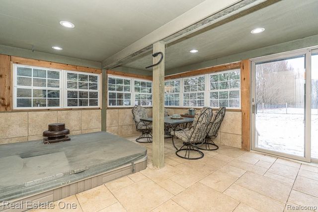 820 Quatro Lane, Leonard Village, MI 48367