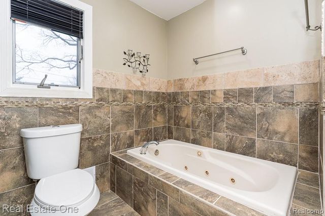 820 Quatro Lane, Leonard Village, MI 48367