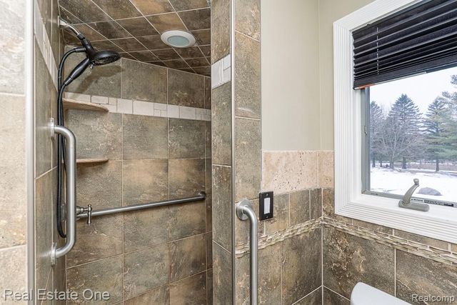 820 Quatro Lane, Leonard Village, MI 48367