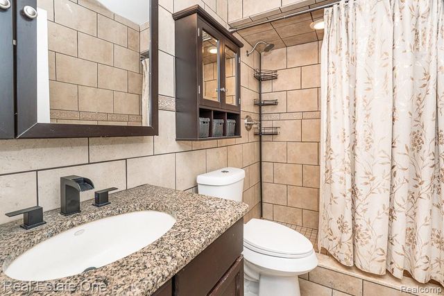 820 Quatro Lane, Leonard Village, MI 48367