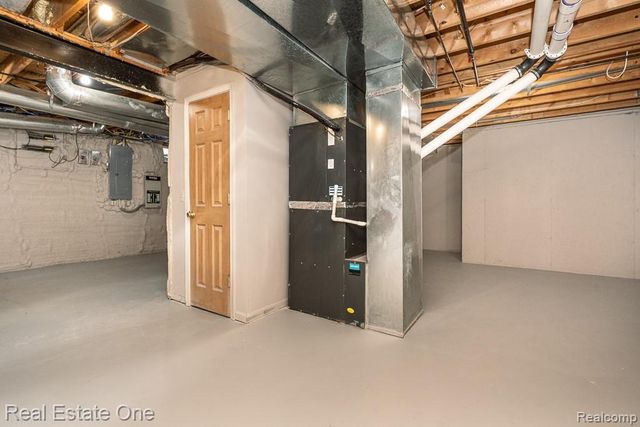 820 Quatro Lane, Leonard Village, MI 48367