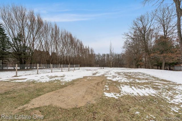 820 Quatro Lane, Leonard Village, MI 48367