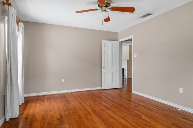 3744 Somerset Lane, Fort Worth, TX 76109