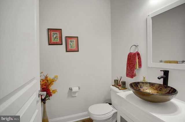 8 TANGLEWOOD DR, Mechanicsburg, PA 17050