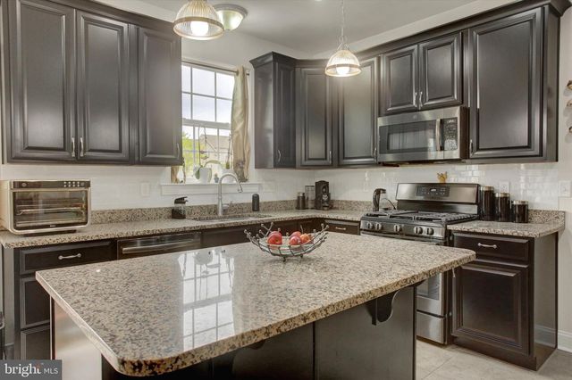 8 TANGLEWOOD DR, Mechanicsburg, PA 17050