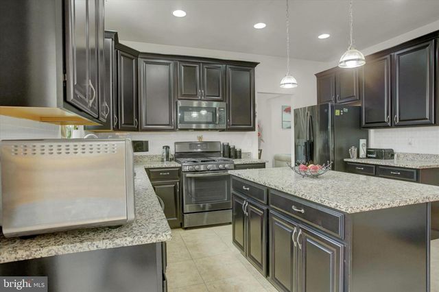 8 TANGLEWOOD DR, Mechanicsburg, PA 17050