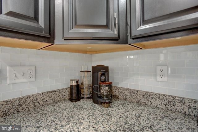 8 TANGLEWOOD DR, Mechanicsburg, PA 17050