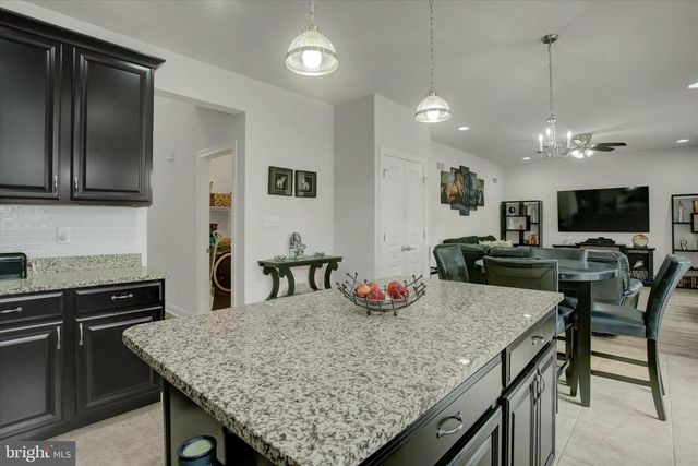 8 TANGLEWOOD DR, Mechanicsburg, PA 17050