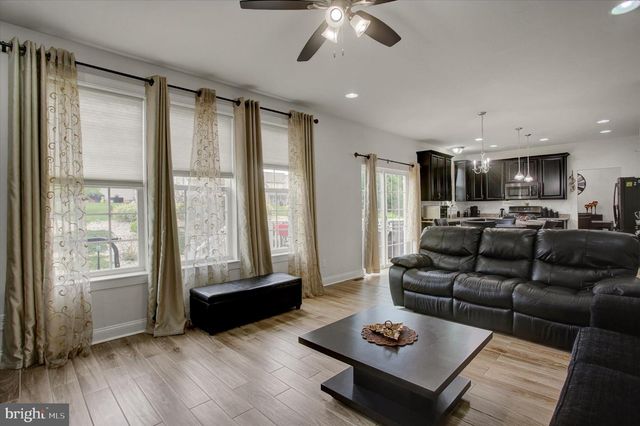 8 TANGLEWOOD DR, Mechanicsburg, PA 17050