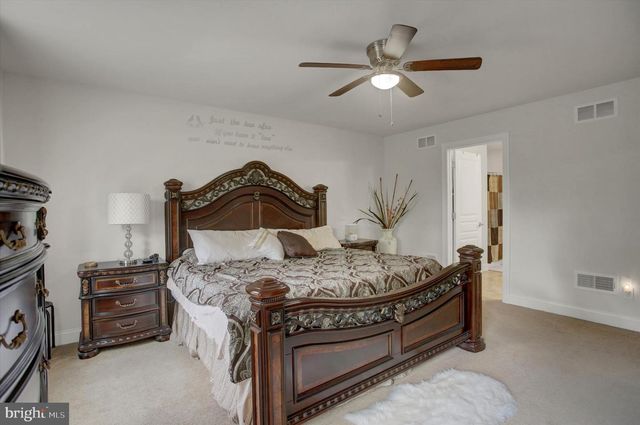8 TANGLEWOOD DR, Mechanicsburg, PA 17050