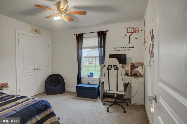 8 TANGLEWOOD DR, Mechanicsburg, PA 17050