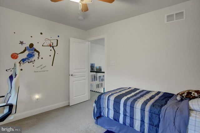 8 TANGLEWOOD DR, Mechanicsburg, PA 17050