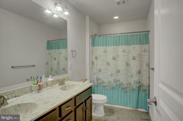 8 TANGLEWOOD DR, Mechanicsburg, PA 17050