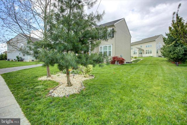 8 TANGLEWOOD DR, Mechanicsburg, PA 17050