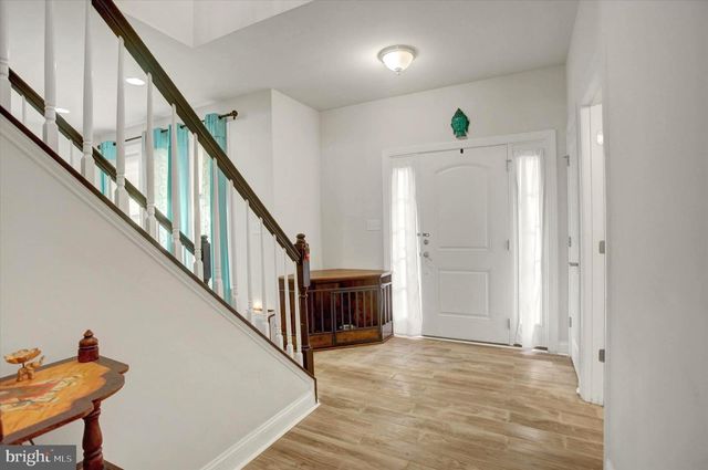 8 TANGLEWOOD DR, Mechanicsburg, PA 17050
