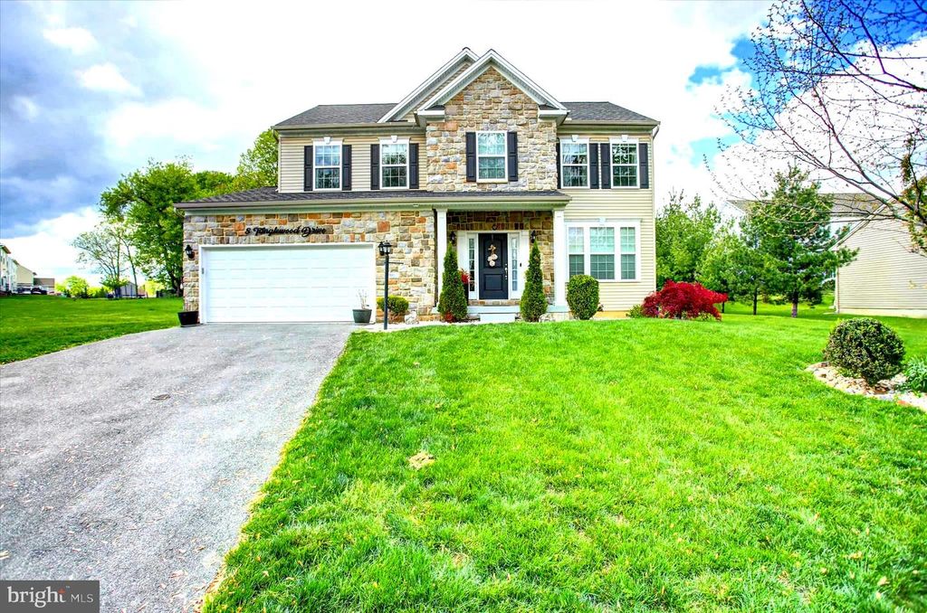 8 TANGLEWOOD DR, Mechanicsburg, PA 17050