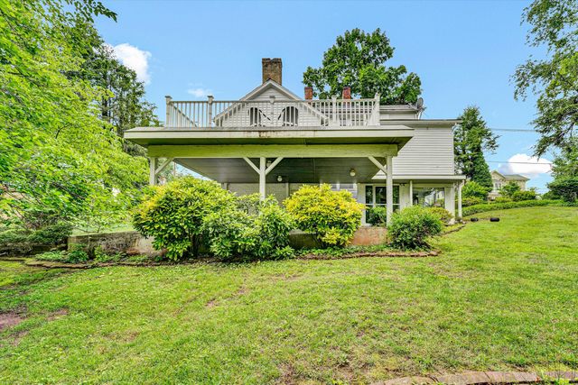 N 220 Broad ST, Salem, VA 24153