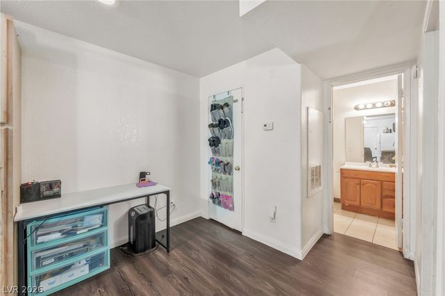 220 Mission Newport Lane 204, Las Vegas, NV 89107