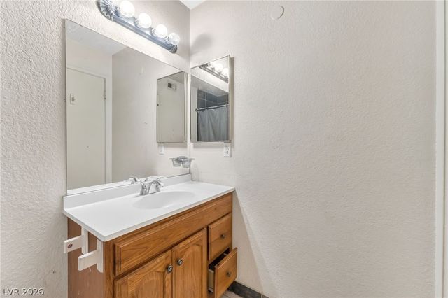 220 Mission Newport Lane 204, Las Vegas, NV 89107