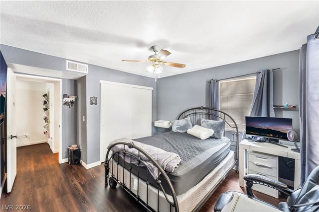 220 Mission Newport Lane 204, Las Vegas, NV 89107