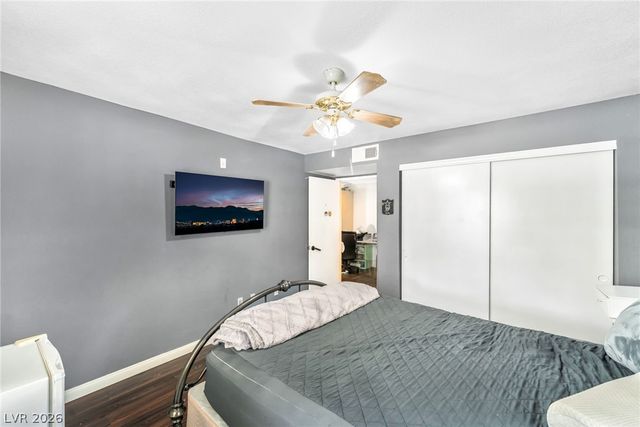 220 Mission Newport Lane 204, Las Vegas, NV 89107