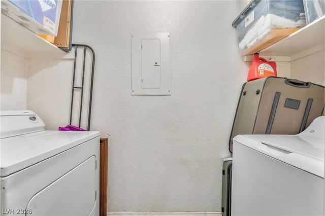 220 Mission Newport Lane 204, Las Vegas, NV 89107