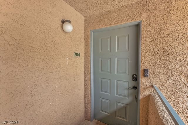 220 Mission Newport Lane 204, Las Vegas, NV 89107