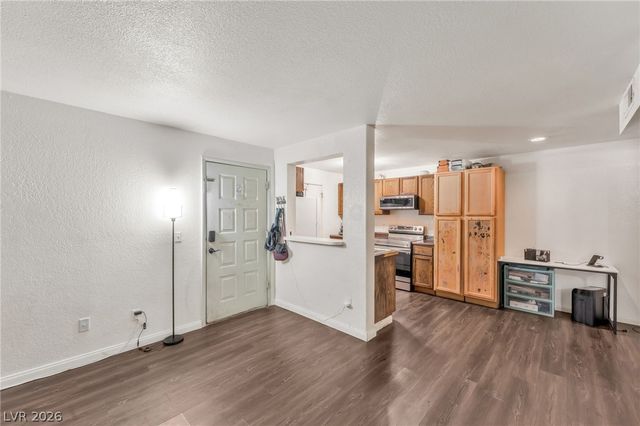 220 Mission Newport Lane 204, Las Vegas, NV 89107