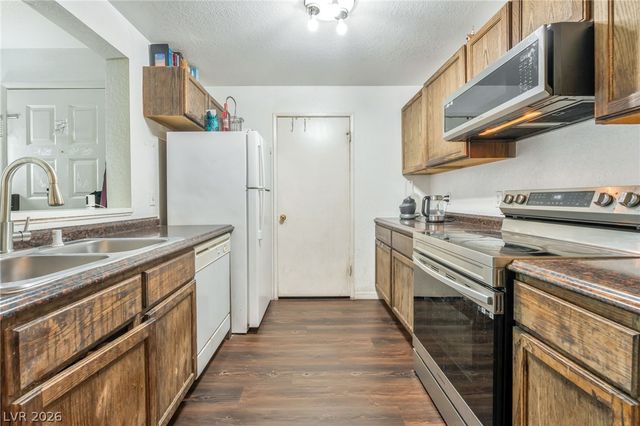 220 Mission Newport Lane 204, Las Vegas, NV 89107