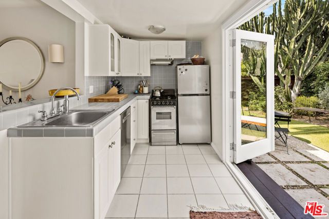 2477 Walnut Avenue, Venice (los Angeles), CA 90291