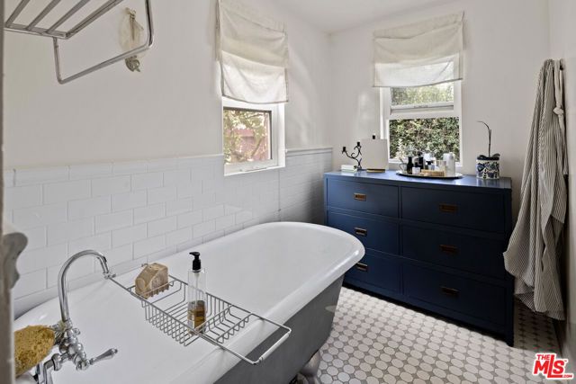 2477 Walnut Avenue, Venice (los Angeles), CA 90291