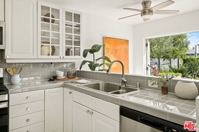 2477 Walnut Avenue, Venice (los Angeles), CA 90291