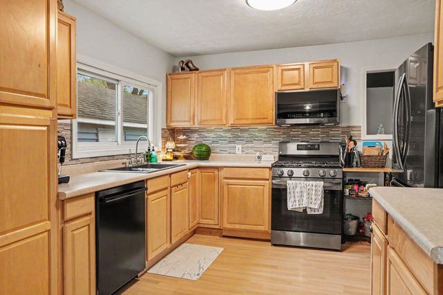 929 Bacon Avenue, Portage City, MI 49002
