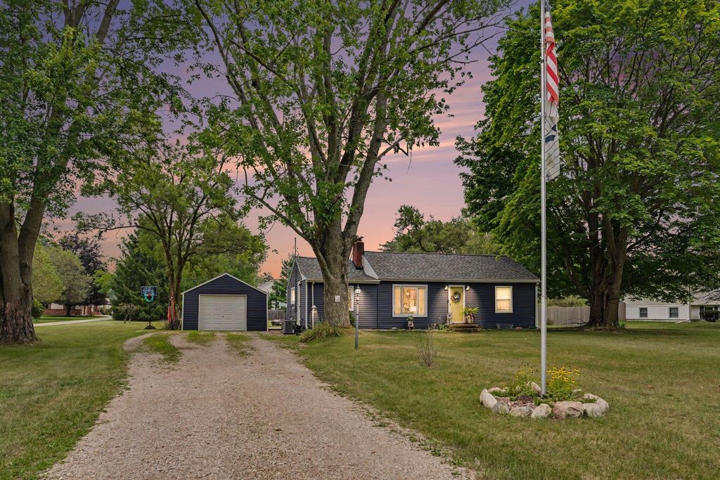 929 Bacon Avenue, Portage City, MI 49002