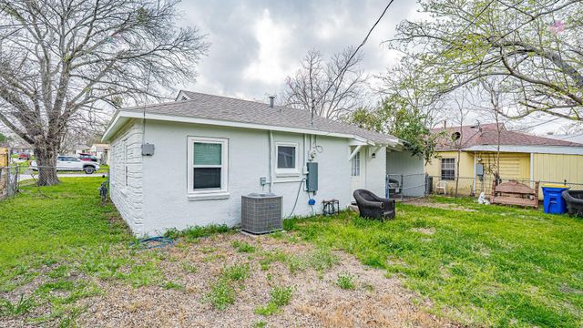 542 S Redford Lane, White Settlement, TX 76108