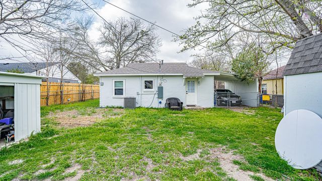 542 S Redford Lane, White Settlement, TX 76108