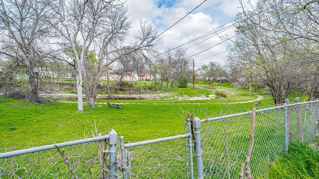 542 S Redford Lane, White Settlement, TX 76108