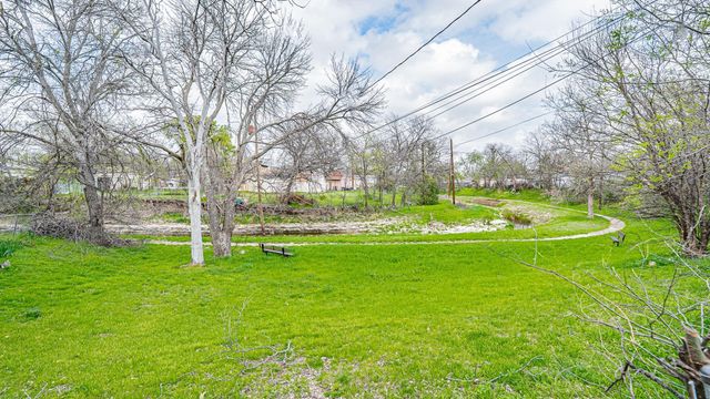 542 S Redford Lane, White Settlement, TX 76108