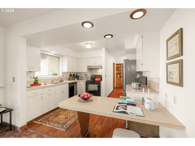 15235 Ne CLACKAMAS St, Portland, OR 97230