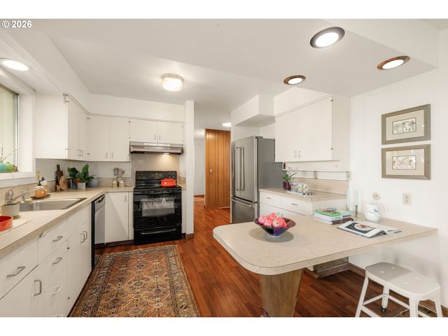 15235 Ne CLACKAMAS St, Portland, OR 97230