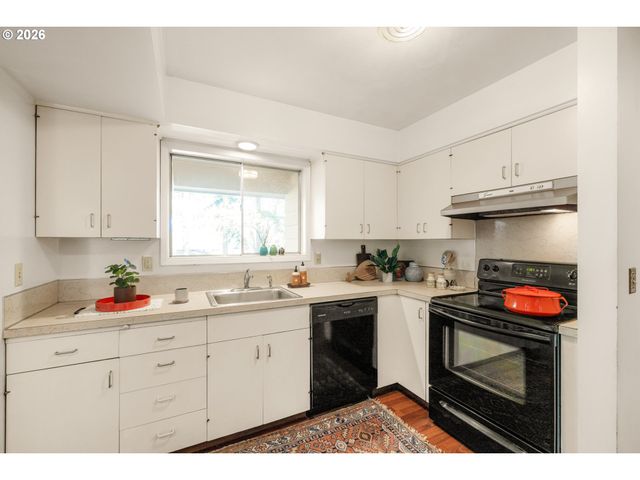 15235 Ne CLACKAMAS St, Portland, OR 97230