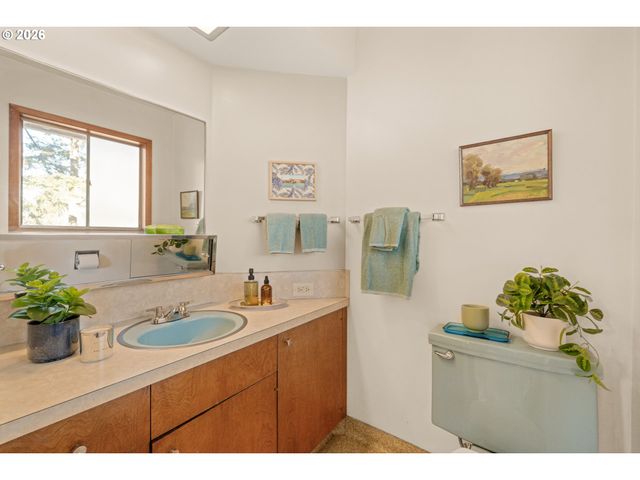 15235 Ne CLACKAMAS St, Portland, OR 97230