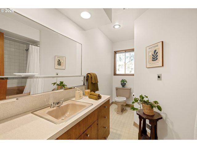 15235 Ne CLACKAMAS St, Portland, OR 97230