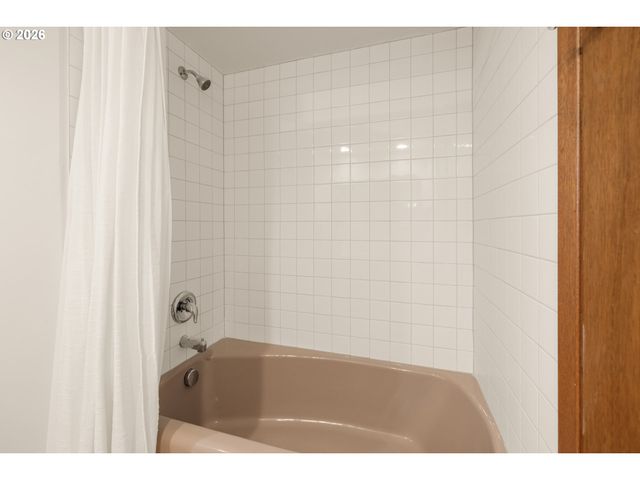 15235 Ne CLACKAMAS St, Portland, OR 97230